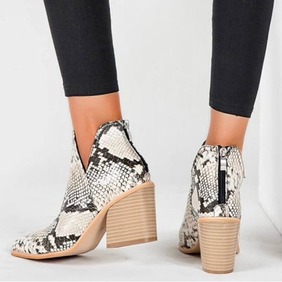 Mid heel ankle boot🐍 - Picture 8 of 9